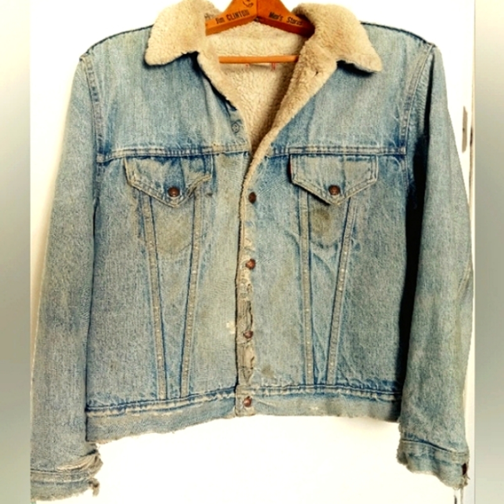 LEVI'S Vintage 1970's RAD Naturally Distressed Denim Sherpa-Lined Jacket Size 48